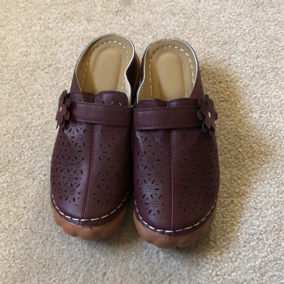 Clogs - Picture 2 of 5